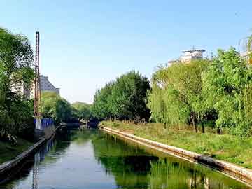 -极限悬崖跳水：水花溅起的勇气瞬间，悬崖跳水什么电影
