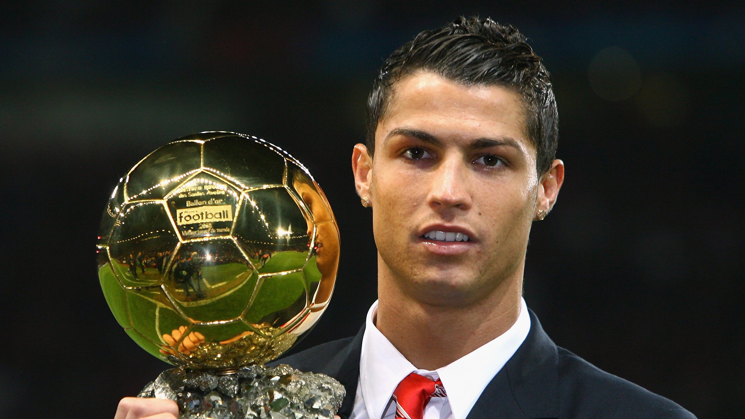 利物浦中场大师续写传奇，关键比赛屡建奇功，利物浦历史十大中场